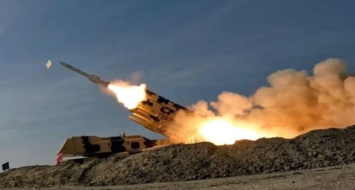Theo New York Times, một số chuyên gia nhận định Iran có thể thúc đẩy Houthi gia tăng hoạt động trên biển Đỏ nhằm tạo thêm sức ép đối với các đồng minh của Mỹ ở vùng Vịnh.