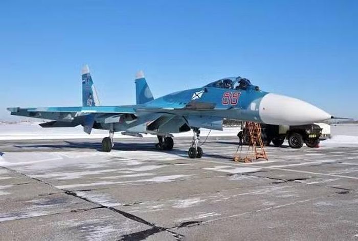 Ứng cử viên hàng đầu được nhắc đến là Su-33 do Liên Xô phát triển, nhưng Nga đã từ chối bán loại máy bay này. Nguyên nhân chủ yếu nằm ở chính sách của Trung Quốc về việc sử dụng vũ khí mua được để "thiết kế ngược" nhằm sao chép.