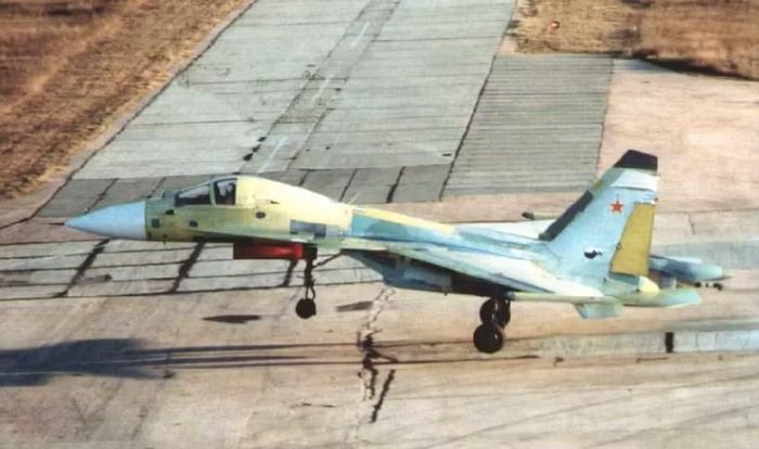 Nguyên mẫu T-10K nói trên đã cung cấp thông tin quan trọng về thiết kế "phiên bản Su-27 dành cho tàu sân bay", khi chiếc Flanker cần được sửa đổi để đưa lên hàng không mẫu hạm.