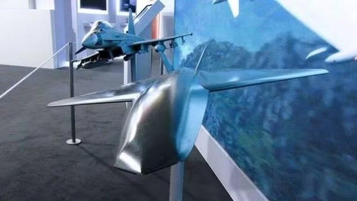 “Máy bay chiến đấu không người lái Storm Fighter sẽ giúp Không lực Hoàng gia sở hữu chiếc tiêm kích thế hệ thứ 6 đầu tiên ở châu Âu”, Bộ trưởng Quốc phòng Luke Pollard nhận định.