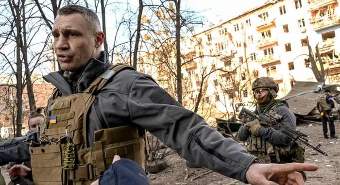 Khi nhắc đến ông Vitali Klitschko, nhiều người nhớ đến hình ảnh Thị trưởng Kyiv thường xuyên xuất hiện tại những khu vực hứng chịu các cuộc tập kích trong xung đột Nga - Ukraine.