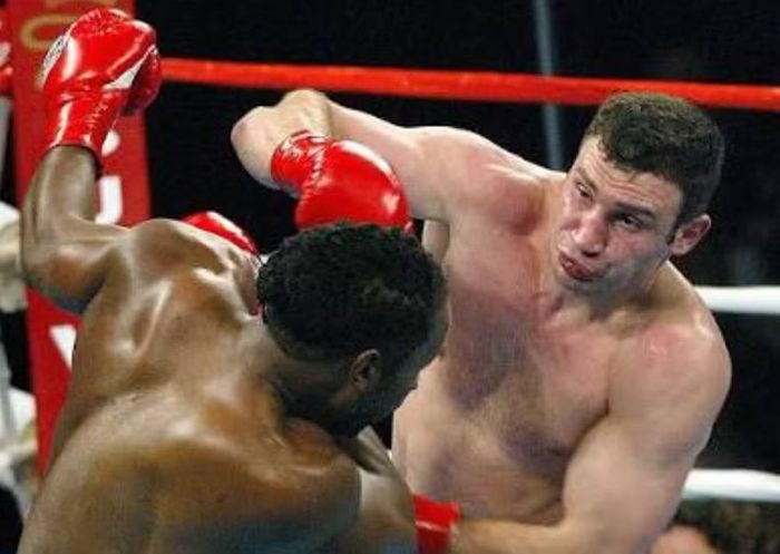 Ông bắt đầu thi đấu kickboxing trước khi chuyển sang quyền Anh chuyên nghiệp năm 1996. Trong sự nghiệp thi đấu, ông giành nhiều danh hiệu lớn như vô địch quyền Anh hạng nặng thế giới của WBO và WBC, vô địch châu Âu, vô địch liên lục địa WBO và WBA.