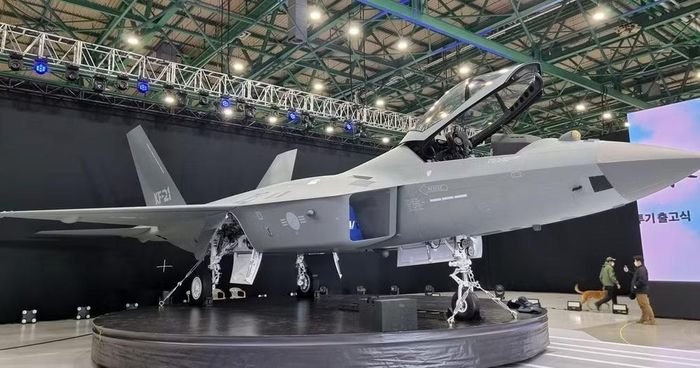 Xét đến các yếu tố này và giả sử một máy bay chiến đấu hiện đại có giá 200 triệu đô la mỗi chiếc, để KF-21 rẻ hơn 40% so với các đối thủ cạnh tranh, chi phí của nó sẽ phải vào khoảng 120 triệu đô la.