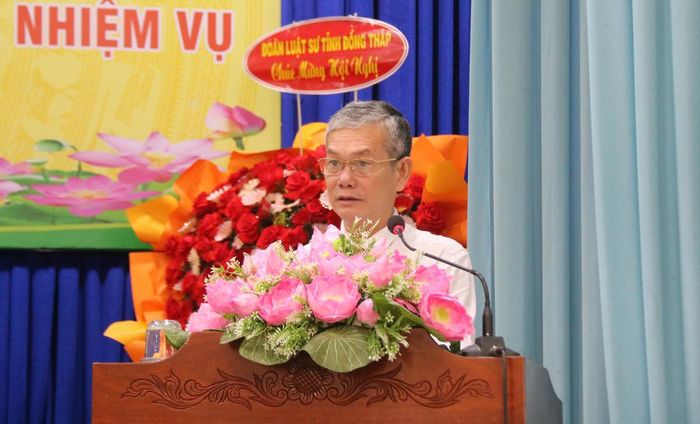 Ông Đinh Văn Dũng - Phó Chủ tịch Thường trực Ủy ban MTTQ Việt Nam tỉnh Đồng Tháp phát biểu tại hội nghị. (Ảnh: Trung Ngãi).