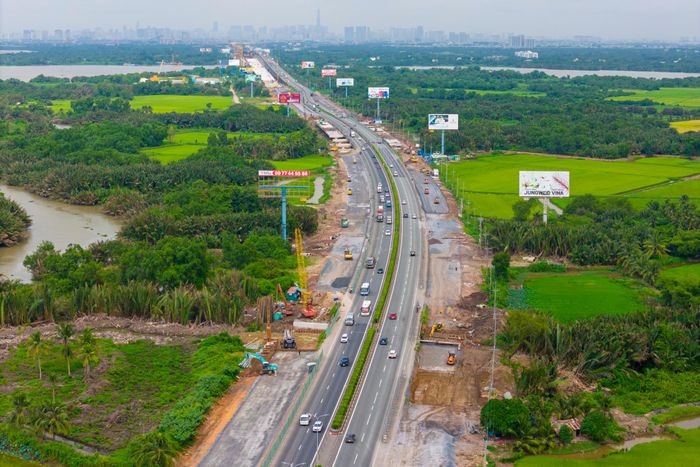  Thống kê cho thấy lưu lượng phương tiện trên tuyến cao tốc TP.HCM - Long Thành tăng trung bình 10,82%/năm trong những năm qua, đến nay đã vượt xa năng lực thiết kế ban đầu. Do đó, việc đầu tư nâng cấp, mở rộng hiện nay nhằm đáp ứng nhu cầu di chuyển của người dân, đặc biệt khi sân bay Long Thành chuẩn bị đi vào hoạt động cuối năm nay. 