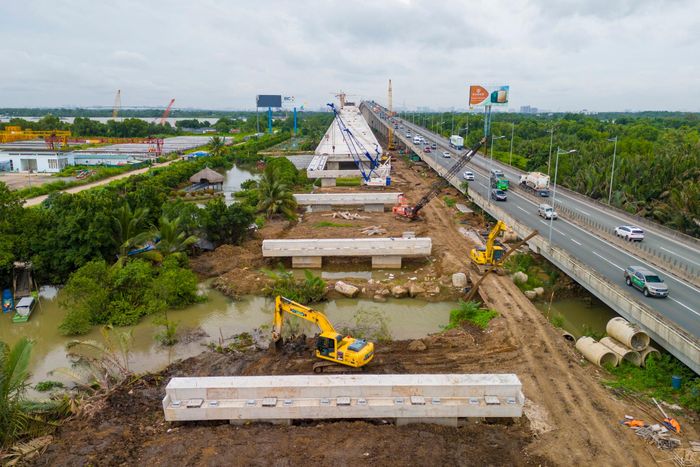  Cầu Long Thành sẽ được xây dựng thêm một đơn nguyên mới với 5 làn xe hoàn chỉnh, nâng tổng năng lực thông hành tại đoạn này. 