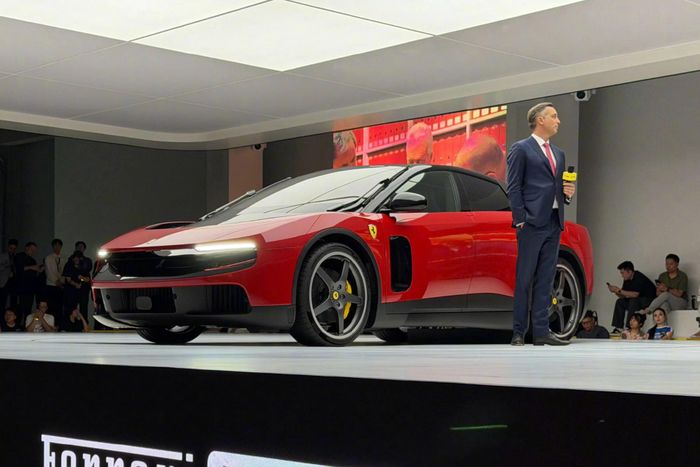 Ferrari Luce "chào sân" thị trường Trung Quốc vào tháng 6/2026 với mức giá khởi điểm 3,988 triệu NDT (khoảng 589.400 USD). Toàn bộ 88 chiếc xe điện đã nhanh chóng được bán hết.