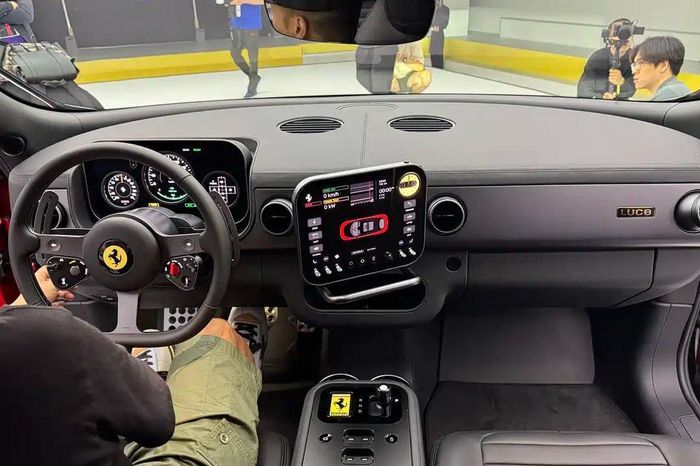 Sau màn ra mắt hồi tháng 5/2026, cổ phiếu Ferrari niêm yết tại Milan từng giảm hơn 8% chỉ trong một phiên giao dịch, khiến giá trị vốn hóa thị trường của hãng bốc hơi hàng tỷ USD.