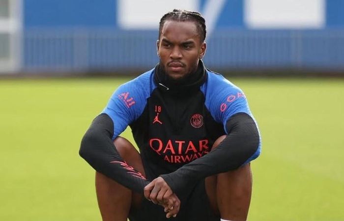 Sanches không thể cạnh tranh cơ hội thi đấu tại PSG.