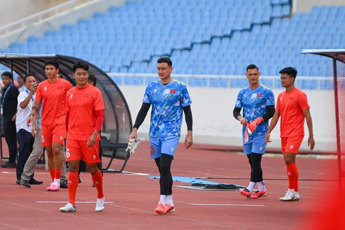  Đặng Văn Lâm trở lại tập luyện bình thường, sẵn sàng cạnh tranh vị trí số một trong khung gỗ tuyển Việt Nam. 