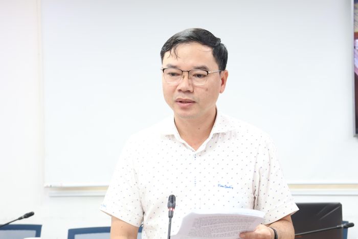 Ông Nguyễn Văn Hoan, Phó trưởng Phòng Phát triển đô thị, Sở Xây dựng TP.HCM, thông tin tiến độ dự án Vành đai 4. Ảnh: Phan Anh.