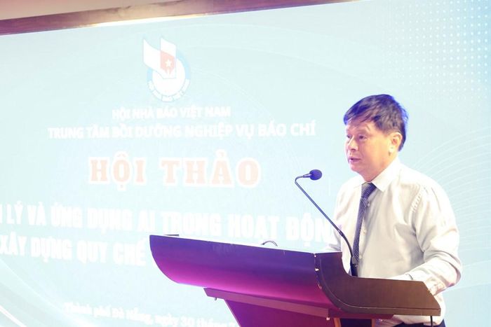Ông Trần Trọng Dũng, Phó Chủ tịch Hội Nhà báo Việt Nam phát biểu tại Hội thảo