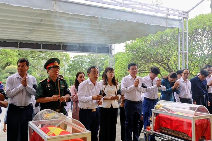 Thực hiện đạo lý “Uống nước nhớ nguồn”, “Đền ơn đáp nghĩa” và “Chiến dịch 500 ngày đêm đẩy mạnh tìm kiếm, quy tập và xác định danh tính hài cốt liệt sĩ”, các cấp, ngành, lực lượng vũ trang và cơ quan chức năng tỉnh Điện Biên đã nỗ lực tìm kiếm, quy tập, đưa 2 hài cốt liệt sĩ về an táng tại Nghĩa trang Liệt sĩ Độc Lập