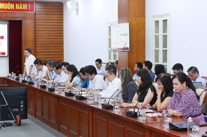 Các đại biểu dự buổi làm việc