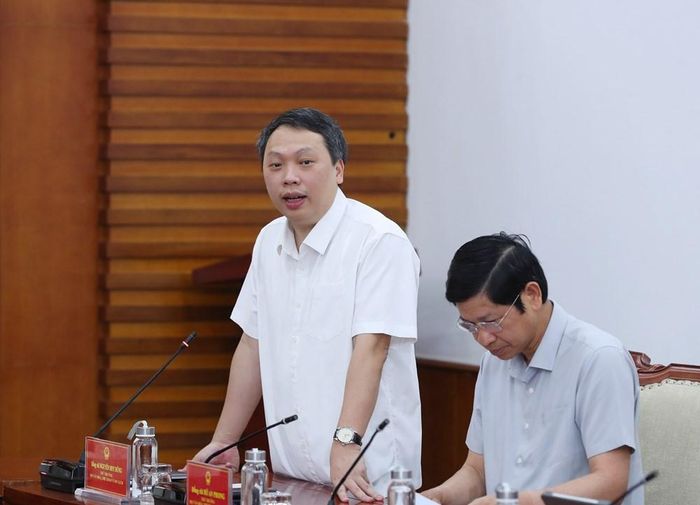 Thứ trưởng Nguyễn Huy Dũng trình bày báo cáo thuyết minh chính sách dự án Luật Phát triển CNVH