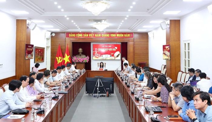 Quang cảnh buổi làm việc