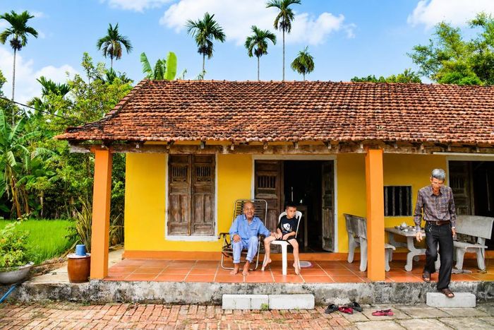 Không gian mộc mạc, cổ kính của ngôi nhà
