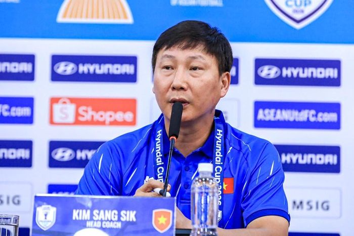 HLV Kim Sang-sik dành sự tôn trọng cho Singapore trước trận đấu tại Mỹ Đình