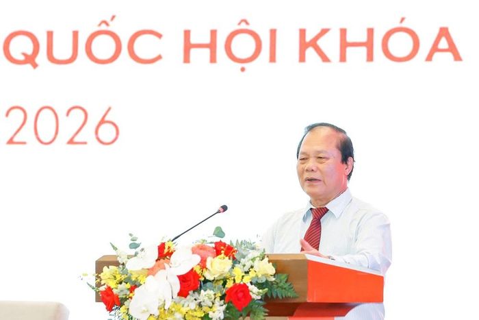 GS.TS Phan Trung Lý, nguyên Chủ nhiệm Ủy ban Pháp luật của Quốc hội, trình bày tham luận tại Diễn đàn