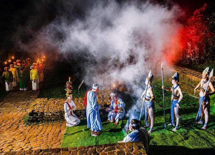 Chương trình "Đêm Mỹ Sơn huyền thoại" sẽ được biểu diễn tại Ngày hội Đông Giang 2026, góp phần kết nối, tạo thêm sản phẩm du lịch về đêm trên tuyến Hội An - Mỹ Sơn - Đông Giang. Ảnh: Kim Liên