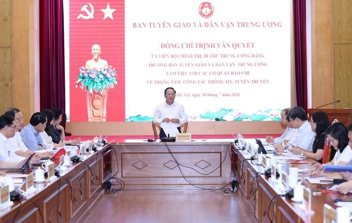 Ủy viên Bộ Chính trị, Bí thư Trung ương Đảng, Trưởng Ban Tuyên giáo và Dân vận Trung ương Trịnh Văn Quyết yêu cầu báo chí phải tiếp tục khẳng định vai trò là dòng chảy thông tin chủ lưu, đổi mới mạnh mẽ để giữ vai trò dẫn dắt trên mặt trận thông tin trong kỷ nguyên AI và mạng xã hội