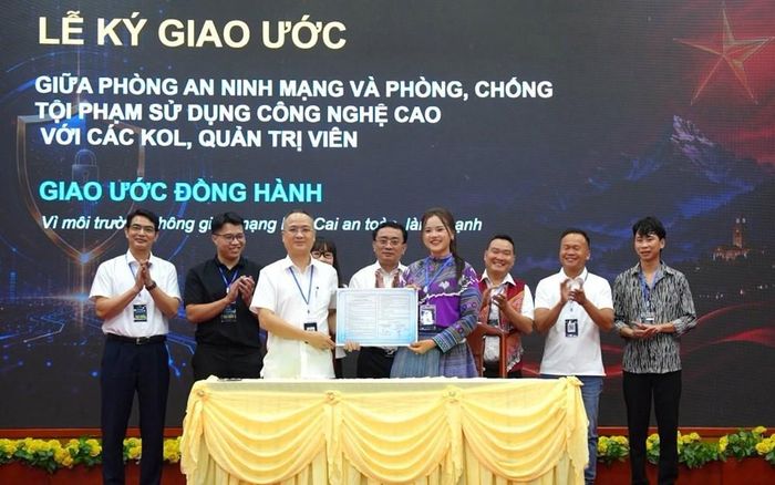 Ký kết giao ước tuân thủ pháp luật và quy tắc ứng xử trên không gian mạng