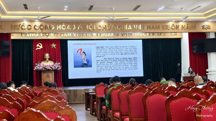  Một buổi tập huấn về xử phạt vi phạm hành chính cho các trưởng thôn tổ xã Phúc Thịnh 