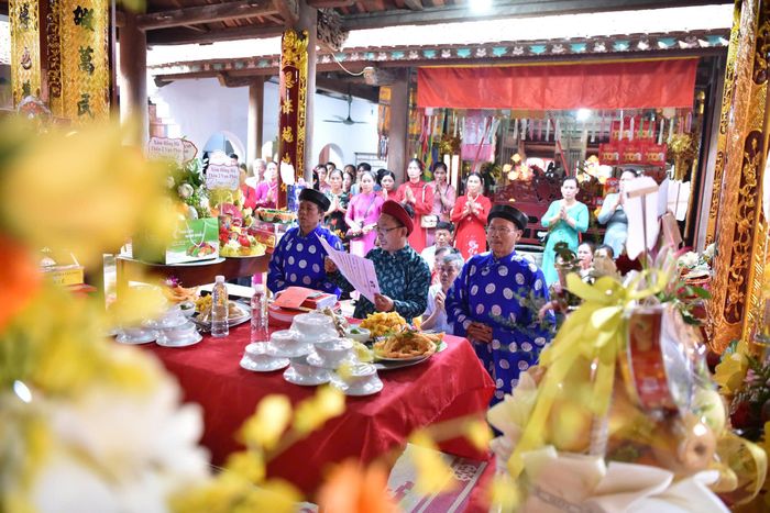 Các nghi lễ được thực hiện tại Đình chính Vạn Phúc (Xã Nam Phù, Hà Nội)