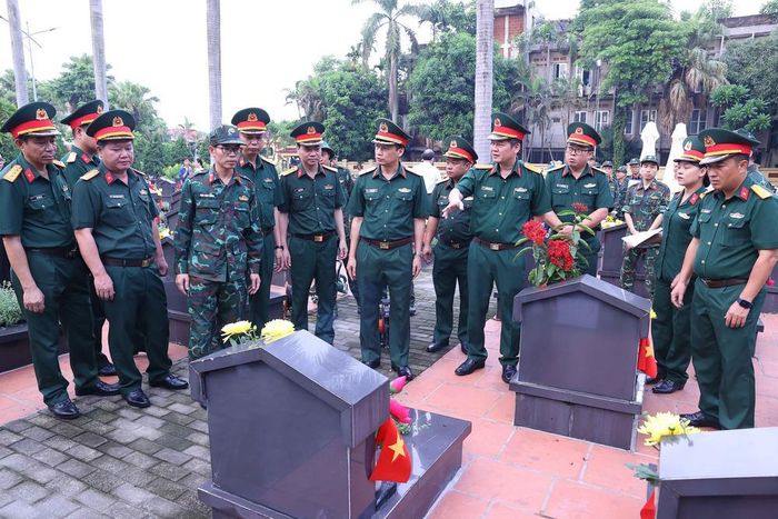 Nghĩa trang liệt sĩ Ngọc Hồi là nơi yên nghỉ của 1.297 phần mộ liệt sĩ, trong đó có 48 phần mộ chưa xác định được thông tin. Ảnh: Văn Điệp – TTXVN