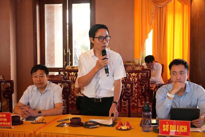 Nhiều ý kiến cho rằng cần tiếp tục hoàn thiện chính sách hỗ trợ, phát triển kinh tế tập thể gắn với bảo tồn giá trị văn hóa làng nghề, phát triển du lịch trải nghiệm, kinh tế xanh và nâng cao sức cạnh tranh của sản phẩm làng nghề Hà Nội. Ảnh: Hùng Mạnh - TTXVN