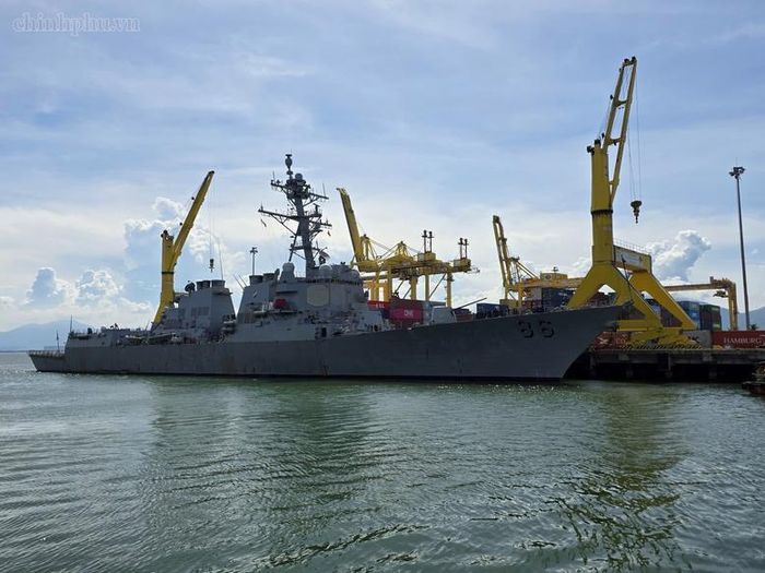 Tàu khu trục USS Shoup (DDG 86) - Ảnh: VGP/Nhật Anh