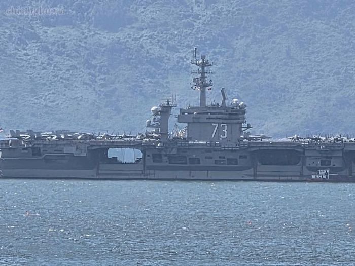 Tàu sân bay lớp Nimitz George Washington (CVN 73) là tàu chỉ huy của Nhóm Tác chiến tàu sân bay số 5 hoạt động tại Ấn Độ Dương – Thái Bình Dương của Hải quân Hoa Kỳ - Ảnh: VGP/Nhật Anh