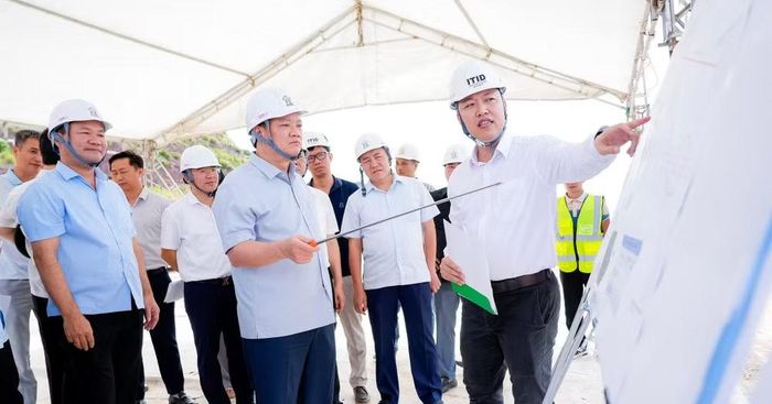 Bí thư Tỉnh ủy Nghệ An Nguyễn Khắc Thận đốc thúc tiến độ triển khai các công trình, dự án trọng điểm.