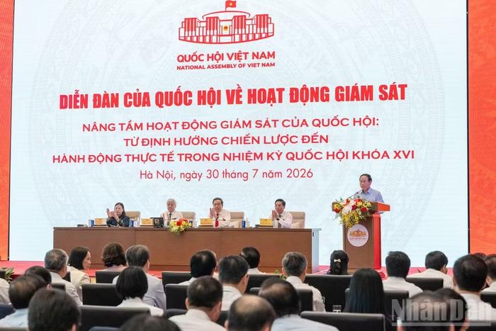 Chính phủ kiến nghị Quốc hội, Ủy ban Thường vụ Quốc hội chuyển mạnh trọng tâm giám sát sang khâu tổ chức thi hành pháp luật, vốn là một trong những điểm nghẽn lớn nhất hiện nay. (Ảnh: THỦY NGUYÊN)