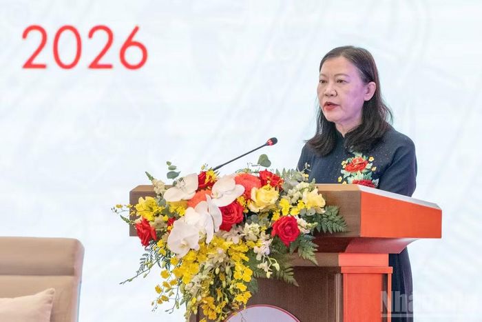 Chủ nhiệm Ủy ban Dân nguyện và Giám sát Lê Thị Nga gợi mở một số nội dung thảo luận. (Ảnh: THỦY NGUYÊN)