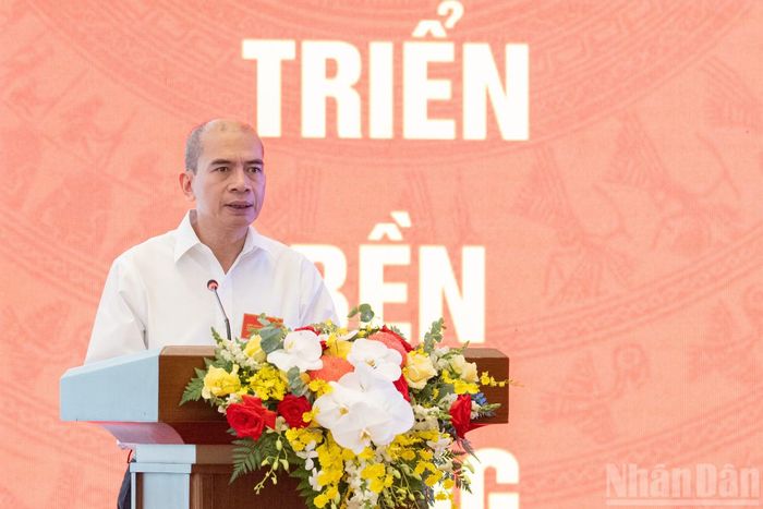 Phó Chủ tịch Viện Hàn lâm Khoa học, Công nghệ Việt Nam Trần Tuấn Anh trình bày tham luận “Vai trò hoạt động giám sát của Quốc hội góp phần hoàn thiện thể chế, pháp luật, cơ chế, chính sách thúc đẩy phát triển khoa học, công nghệ, đổi mới sáng tạo và chuyển đổi số quốc gia”.