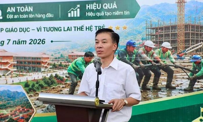 Đồng chí Bùi Văn Luyện, Giám đốc Sở Xây dựng tỉnh Điện Biên ghi nhận trách nhiệm, sự đồng hành của Tổng công ty Thương mại và Xây dựng số 6 Điện Biên trong thực hiện nhiệm vụ chính trị, đồng hành cùng tỉnh đẩy nhanh tiến độ xây dựng trường học biên giới.