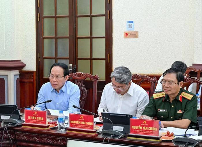 Phó Thủ tướng Chính phủ Lê Tiến Châu và đại biểu dự cuộc làm việc. (Ảnh: DUY LINH)