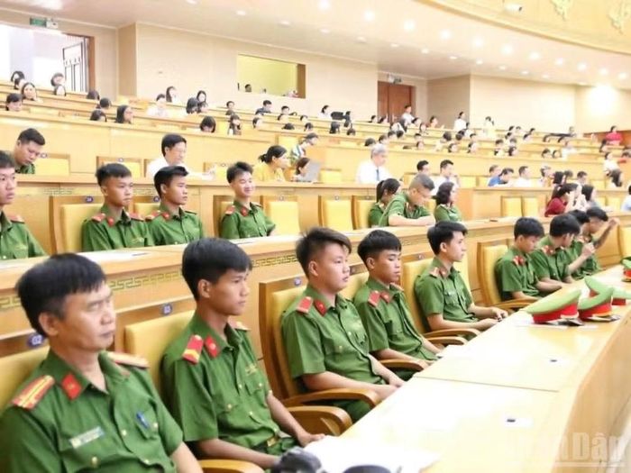 Đại diện khối Công an tỉnh tham dự hội thảo.