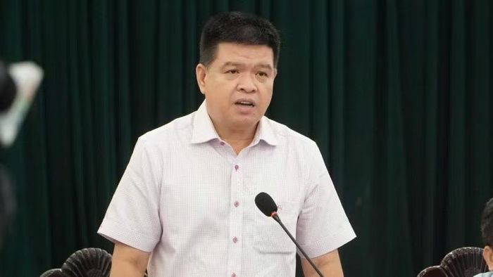  Phó Giám đốc Sở Xây dựng Thành phố Hồ Chí Minh Bùi Hòa An đánh giá, hành khách đi xe buýt tăng gần 40% sau 1 tháng thực hiện miễn vé toàn dân nhưng hành khách chờ xe buýt đến trạm khá lâu, xe buýt đến nơi chưa đúng giờ. (Ảnh: QUÝ HIỀN) 
