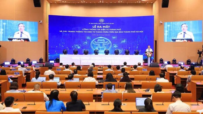 Đồng chí Vũ Đại Thắng, Ủy viên Trung ương Đảng, Phó Bí thư Thành ủy, Chủ tịch Ủy ban nhân dân thành phố Hà Nội phát biểu chỉ đạo.