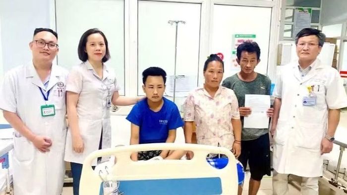 Sau nhiều ngày kiên trì điều trị, sức khỏe nam sinh có nhiều chuyển biến tích cực.