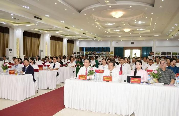 Các đại biểu dự đại hội.