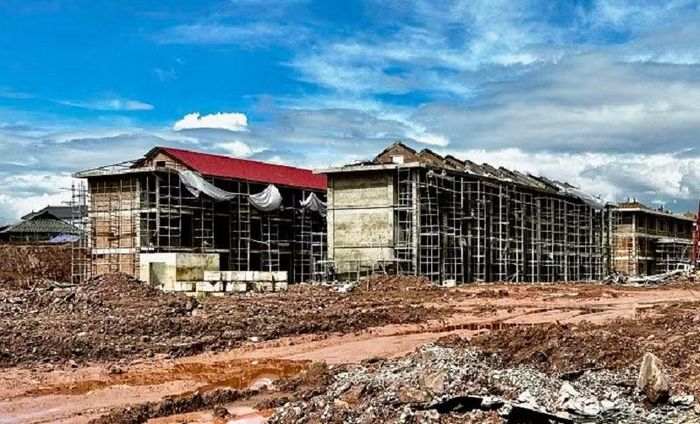 Còn 1 tháng nữa đến hạn hoàn thành xây dựng Trường nội trú liên cấp Nà Bủng nhưng hiện tại tiến độ công trình đang chậm hơn kế hoạch.