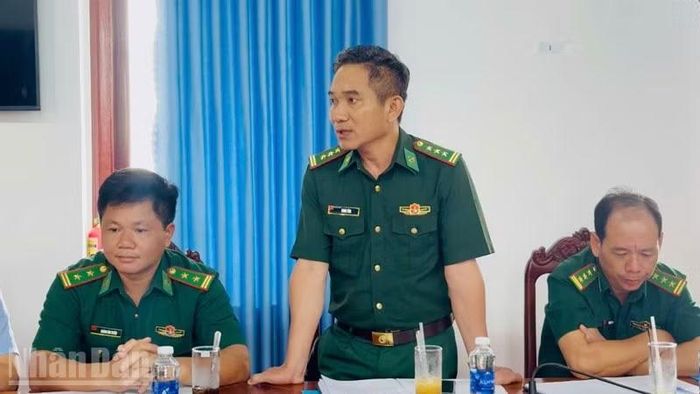 Đại diện Biên phòng phát biểu.