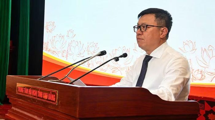 Đồng chí Lê Quốc Minh, Ủy viên Trung ương Đảng, Tổng Biên tập Báo Nhân Dân, Phó Trưởng Ban Tuyên giáo và Dân vận Trung ương, Chủ tịch Hội Nhà báo Việt Nam phát biểu ý kiến tại hội thảo.