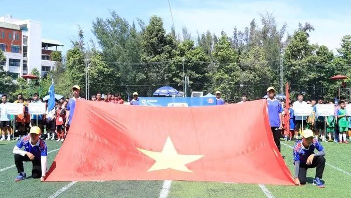 Nghi thức chào cờ khai mạc Football Festival U9, U11, U13 Việt Nam 2026.