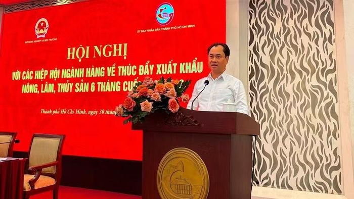 Bộ trưởng Nông nghiệp và Môi trường Trịnh Việt Hùng phát biểu kết luận hội nghị.