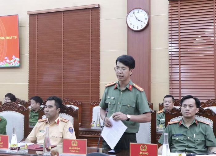 Lãnh đạo Phòng PA03 trả lời câu hỏi của nhà báo.