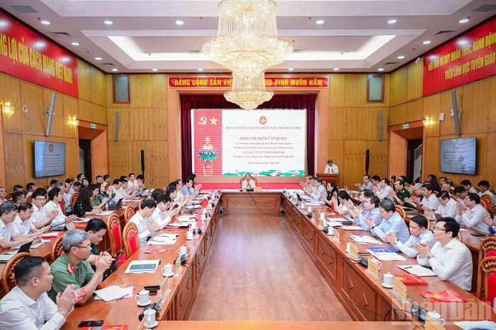 Toàn cảnh buổi làm việc. (Ảnh: BẢO LONG)